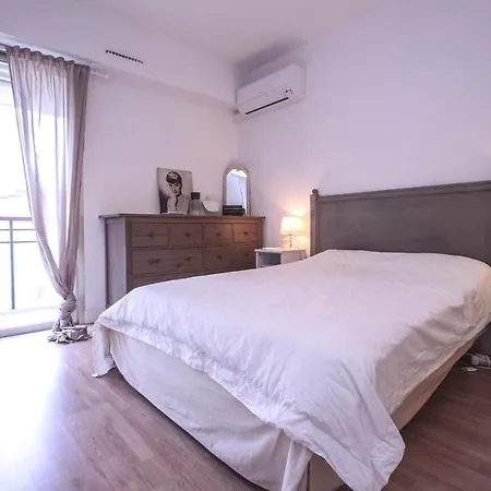 Madras Furnished Flat Антиб